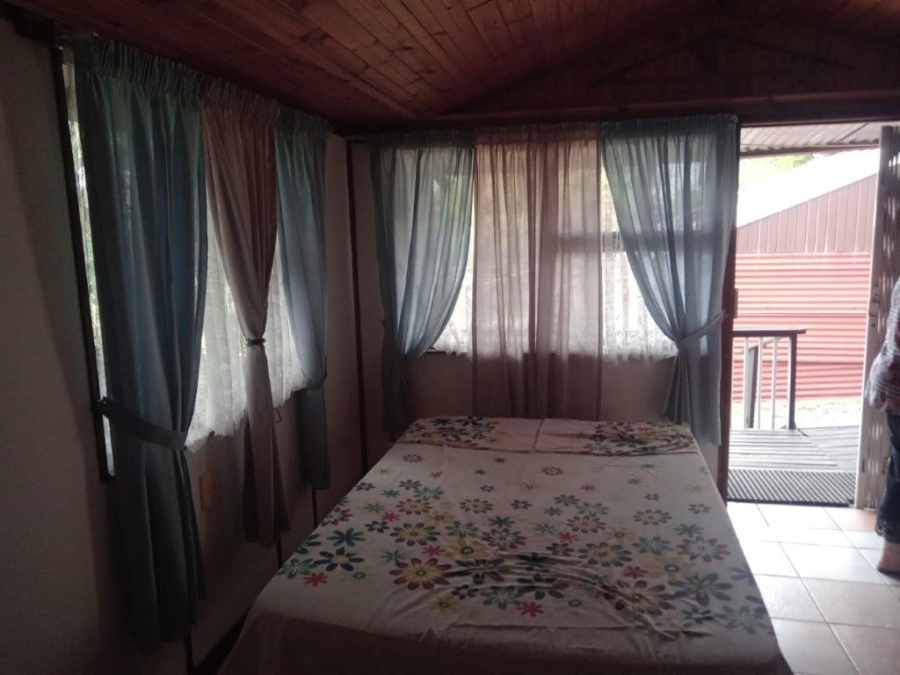 6 Bedroom Property for Sale in Paradise Beach Eastern Cape